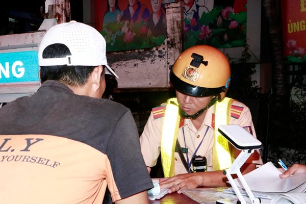 ảnh công an bắt xe (19)