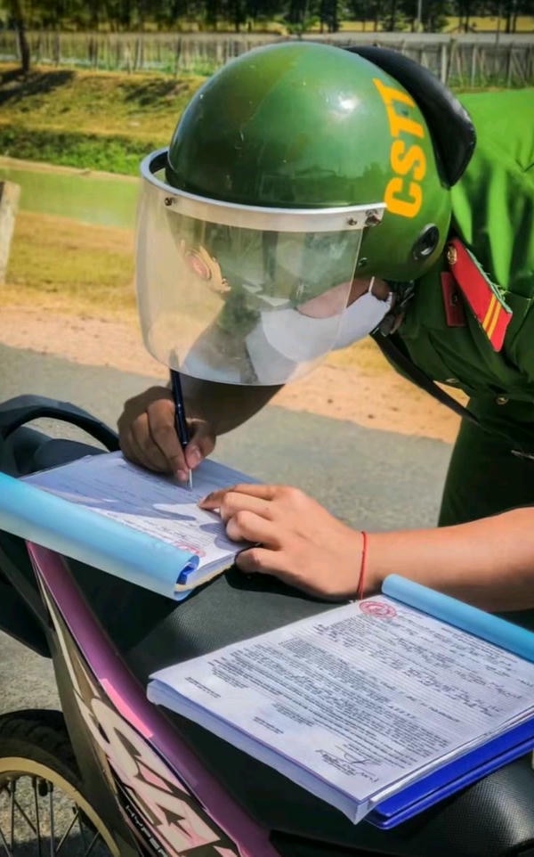 ảnh công an bắt xe 23