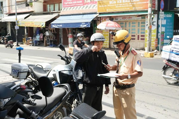 ảnh công an bắt xe (24)