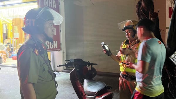 ảnh công an bắt xe (26)