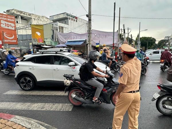 ảnh công an bắt xe (27)