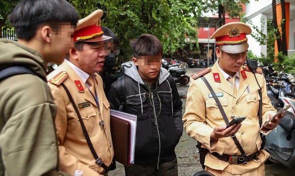 ảnh công an bắt xe (28)