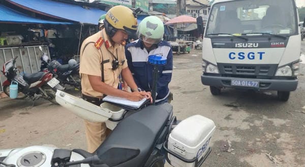 ảnh công an bắt xe (29)