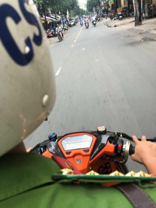 ảnh công an bắt xe 4