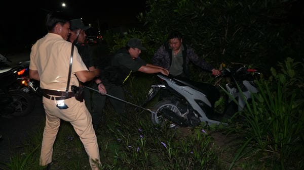 ảnh công an bắt xe (5)