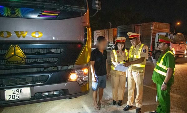 ảnh công an bắt xe (6)