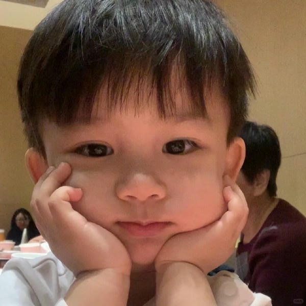 ảnh em bé trai đáng yêu