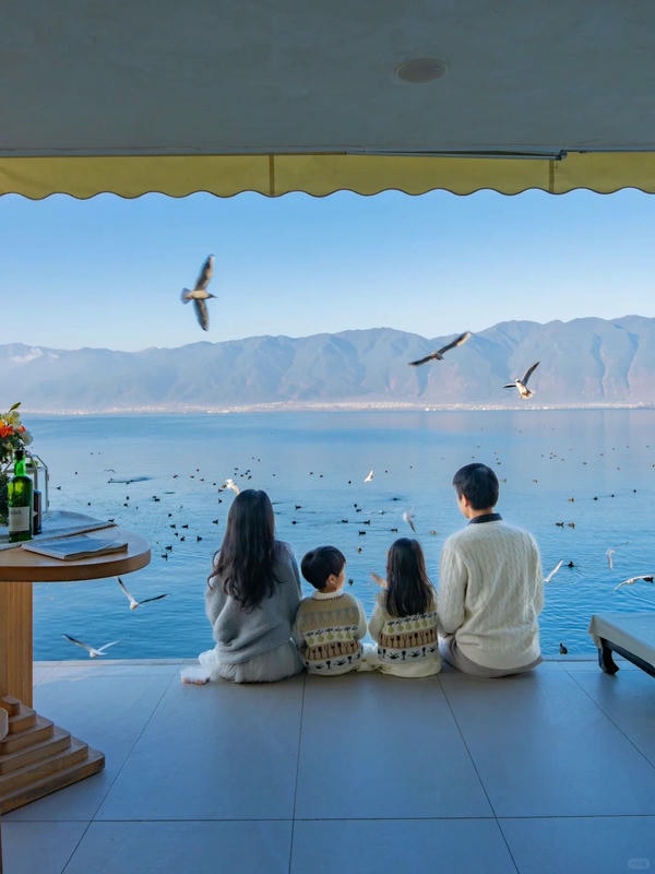 ảnh gia đình hạnh phúc 4 nguoi