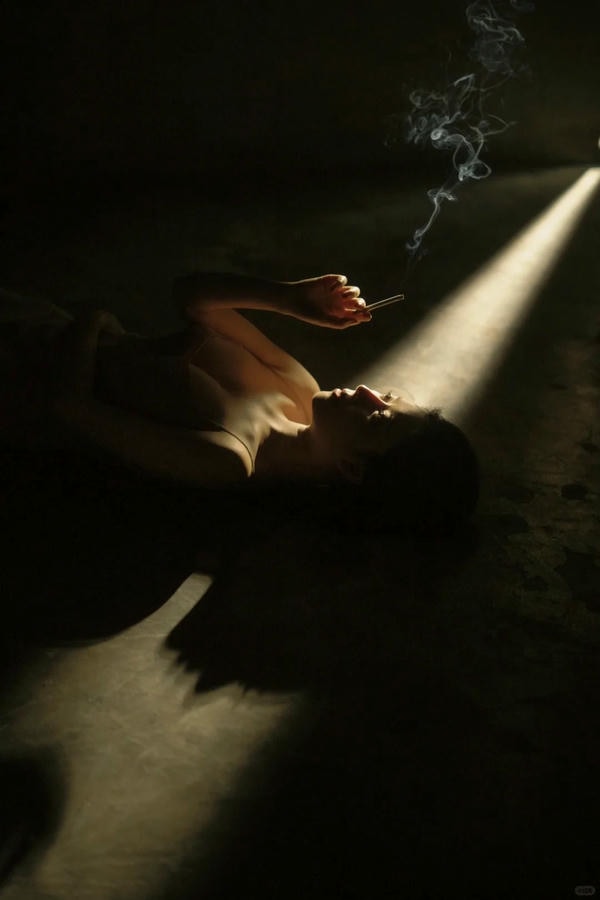 ảnh hút thuốc buồn 1