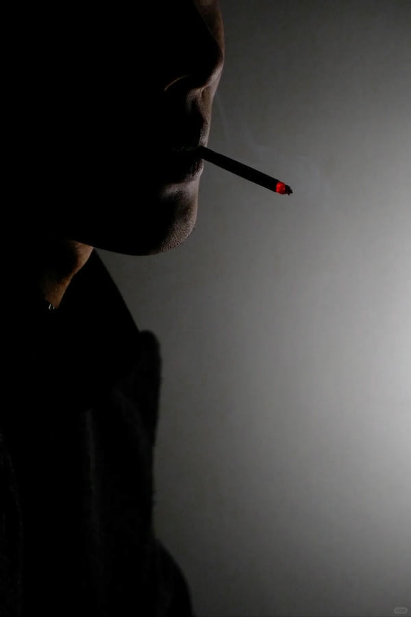 ảnh hút thuốc buồn 16