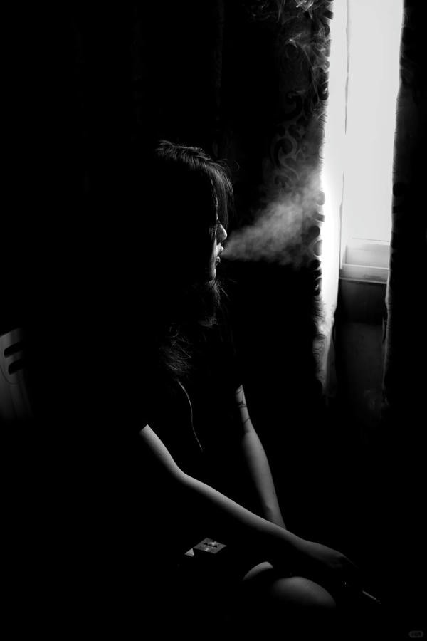 ảnh hút thuốc buồn 19