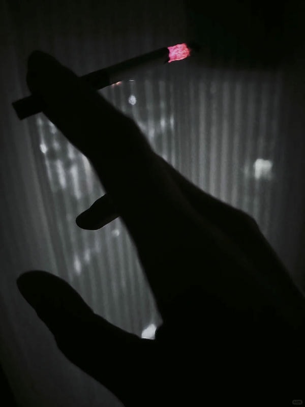 ảnh hút thuốc buồn 2