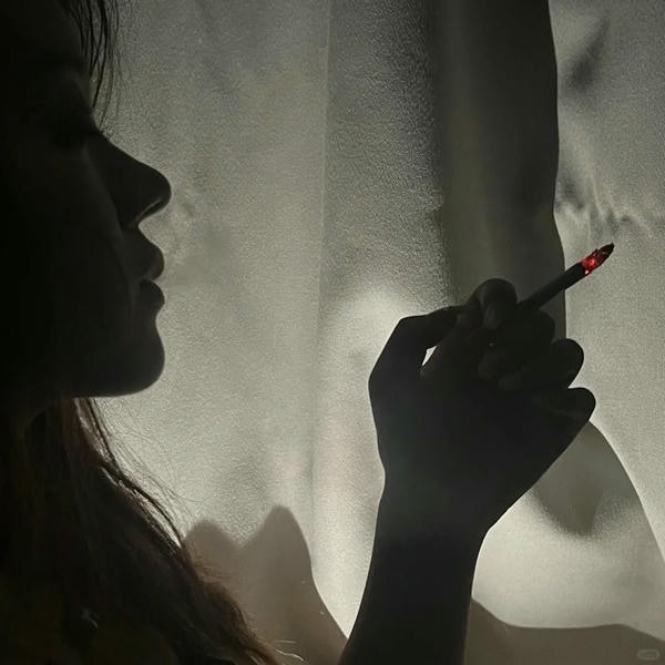 ảnh hút thuốc buồn 26