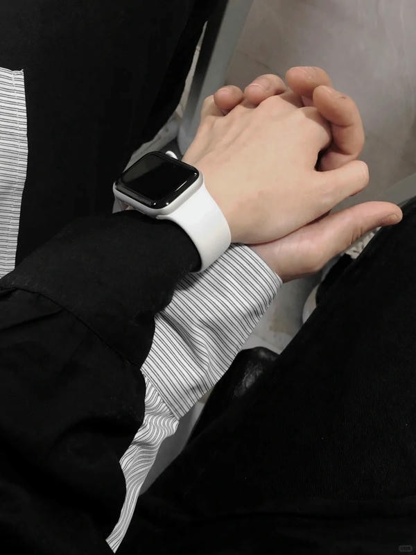 ảnh nắm tay người yêu 11