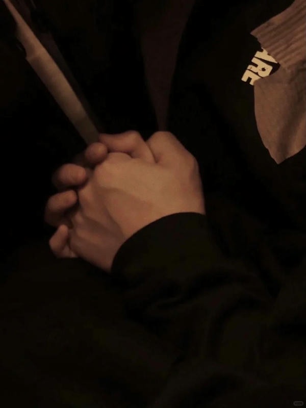 ảnh nắm tay người yêu 14