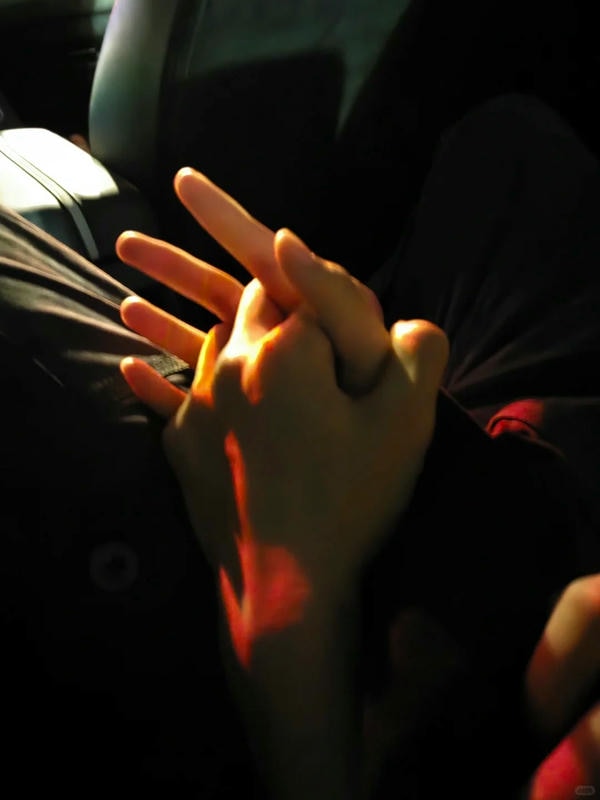 ảnh nắm tay người yêu 16