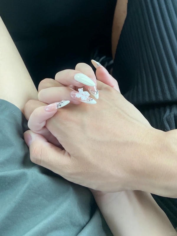 ảnh nắm tay người yêu 17