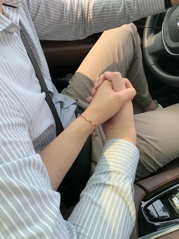 ảnh nắm tay người yêu 18