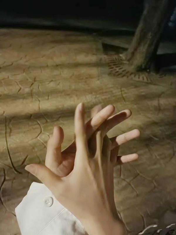 ảnh nắm tay người yêu 2