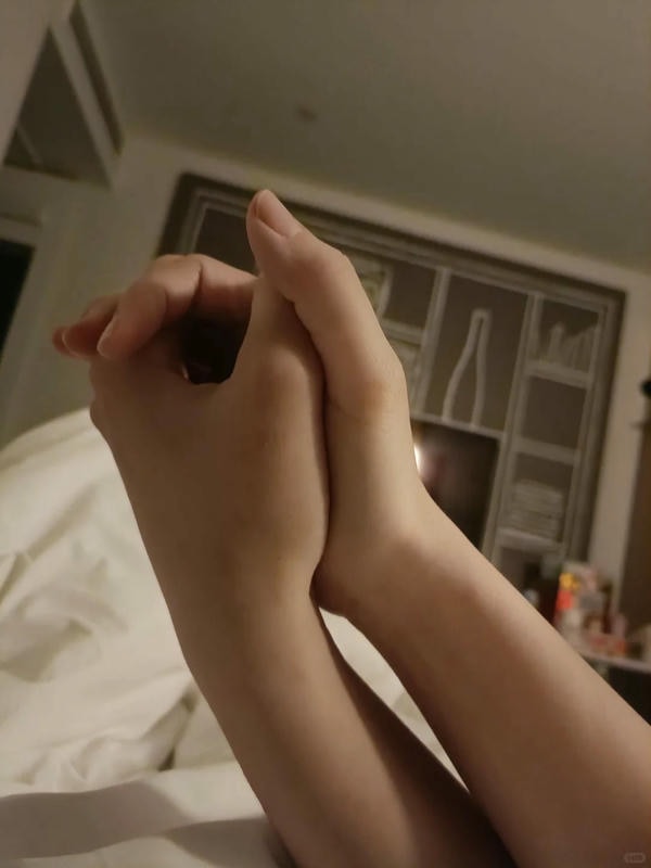 ảnh nắm tay người yêu 5