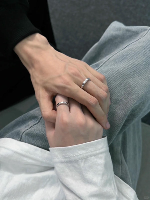 ảnh nắm tay người yêu 8