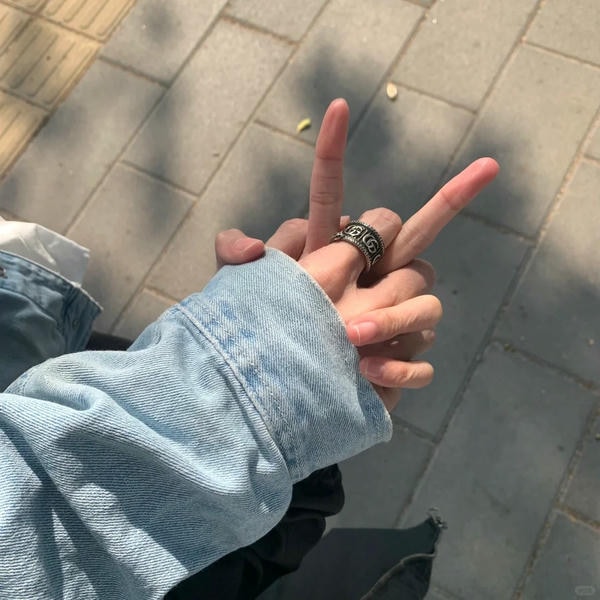 ảnh nắm tay nhau thật 1