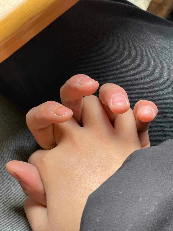 ảnh nắm tay nhau thật 14