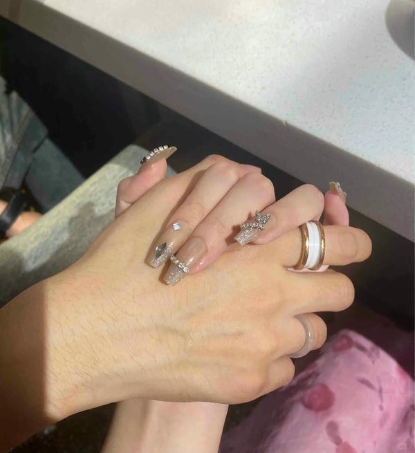 ảnh nắm tay nhau thật 16