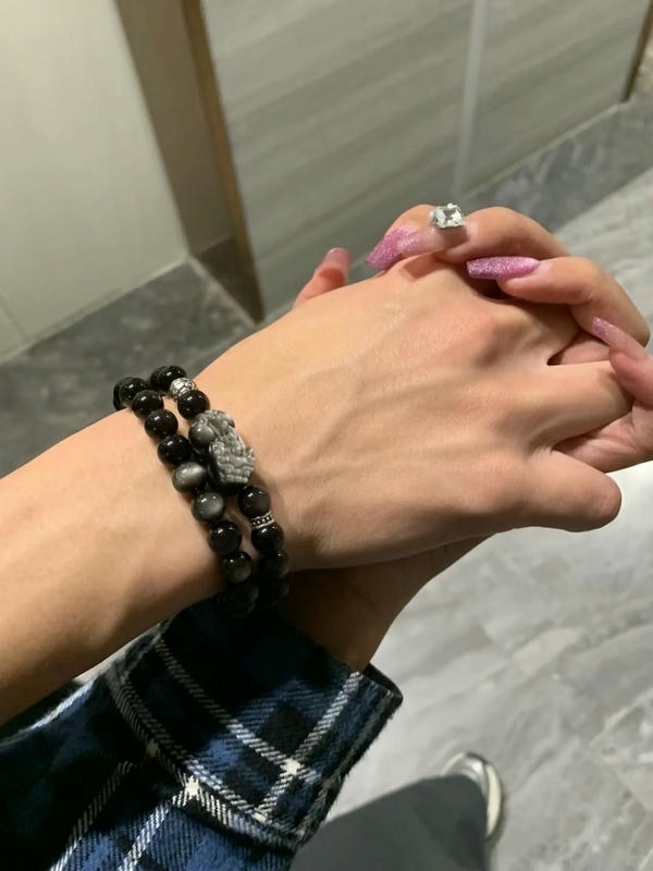 ảnh nắm tay nhau thật 17