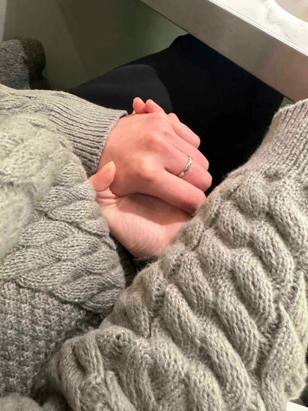 ảnh nắm tay nhau thật 20