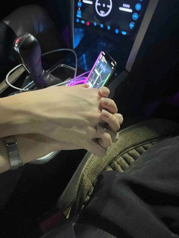 ảnh nắm tay nhau thật 31