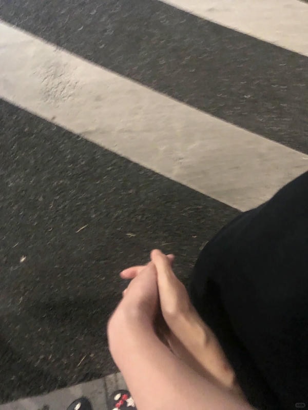 ảnh nắm tay nhau thật 4