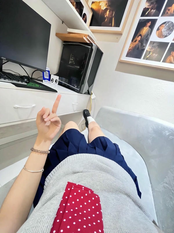 ảnh ngón giữa 17