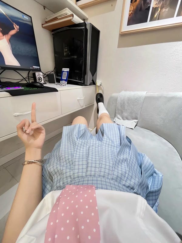 ảnh ngón giữa 23