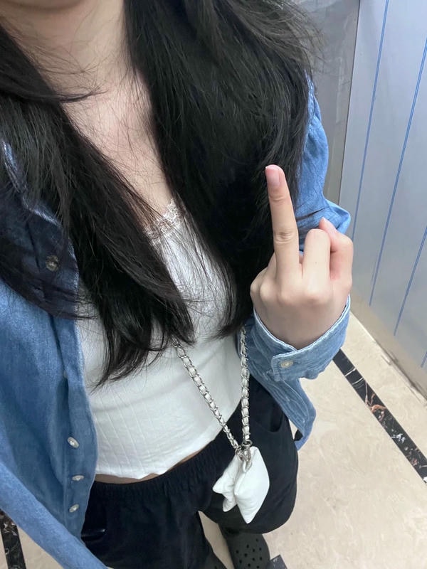 ảnh ngón giữa 25