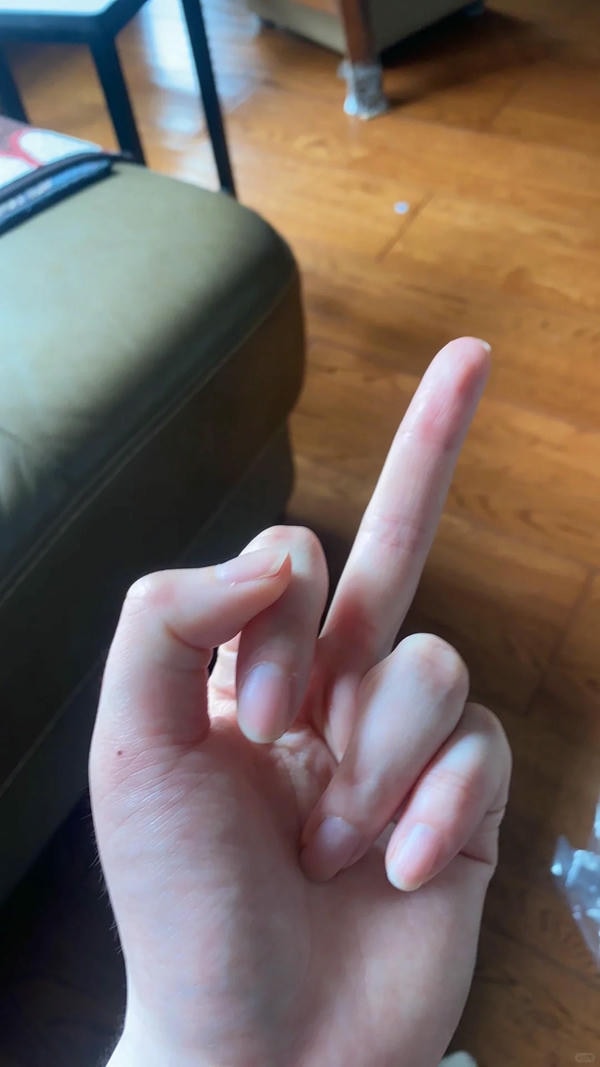 ảnh ngón giữa 29