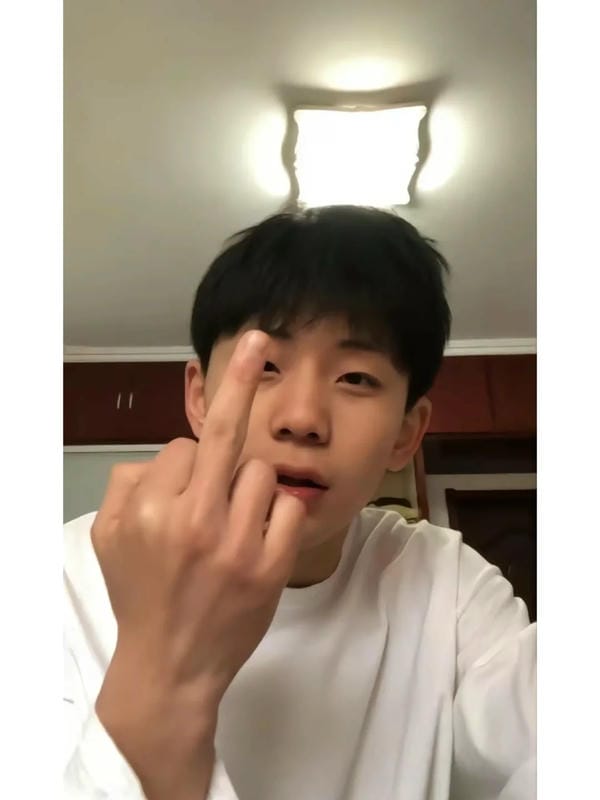 ảnh ngón giữa 30