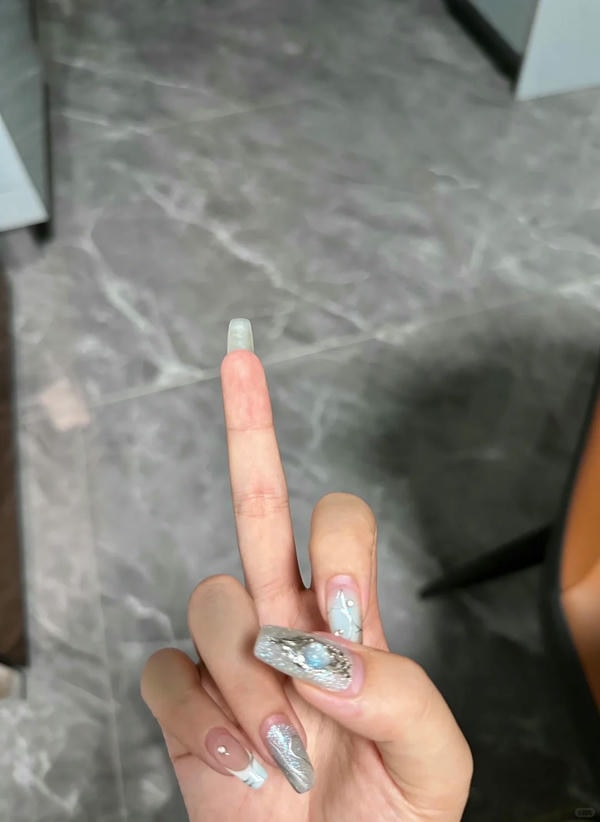 ảnh ngón giữa 4