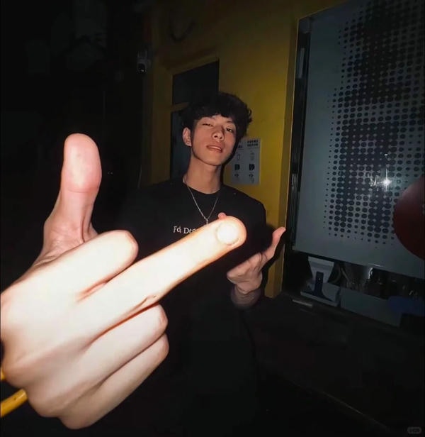 ảnh ngón giữa 9