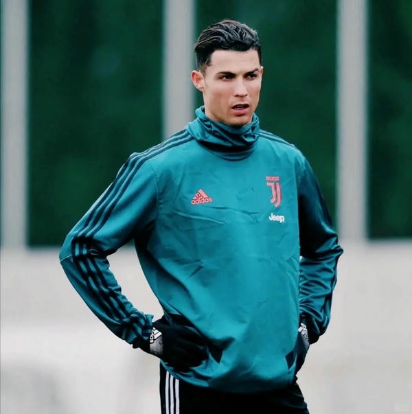 ảnh ronaldo ngầu 16