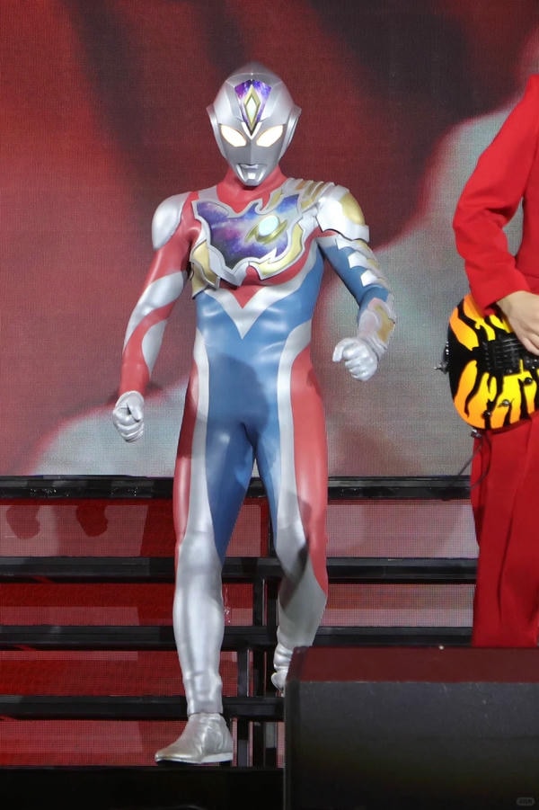 ảnh siêu nhân điện quang 13