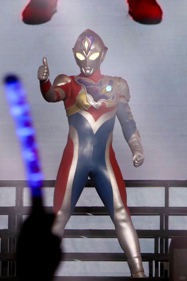 ảnh siêu nhân điện quang 4