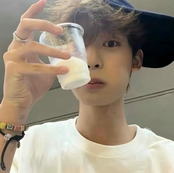 ảnh trai đẹp học sinh che mặt