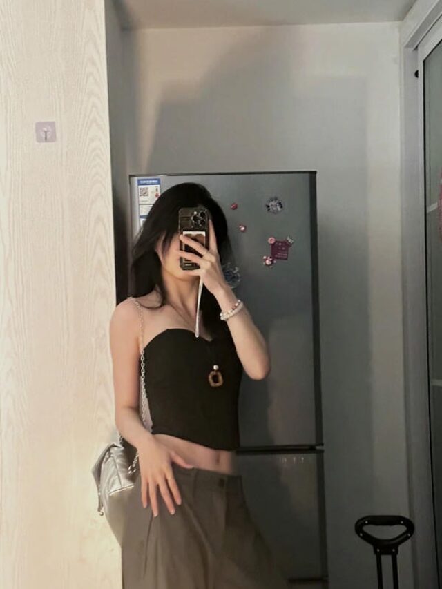 ảnh chụp trước gương che mặt nữ 24