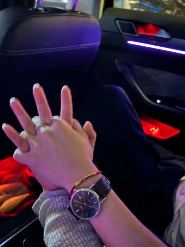 ảnh nắm tay nhau thật 26