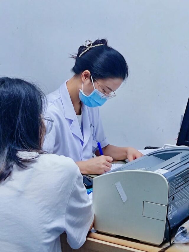 hình ảnh bác sĩ khám bệnh 16