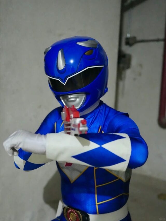 siêu nhân khủng long 23