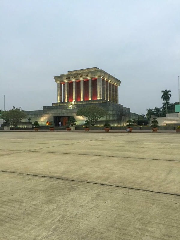 hình ảnh bác hồ trong lăng