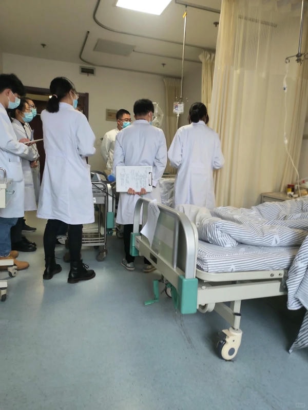 hình ảnh bác sĩ khám bệnh 13