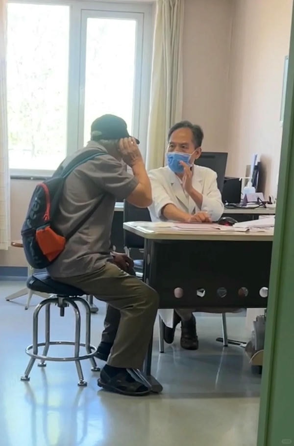 hình ảnh bác sĩ khám bệnh 17